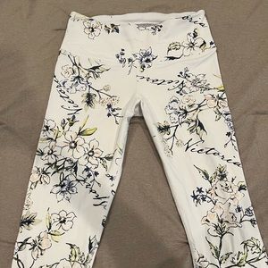 Victoria’s Secret white and floral print sport workout leggings size large